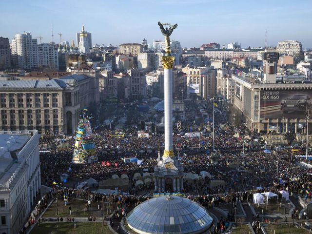 Пятое воскресенье подряд собрались украинцы на вече на Майдане, антимайдан уехал домой
