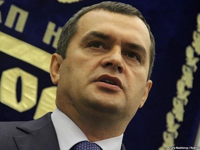 Євромайданівці вимагають покарання для Захарченка під окружним адмінсудом Києва Євромайданівці вимагають покарання для Захарченка під окружним адмінсудом Києва