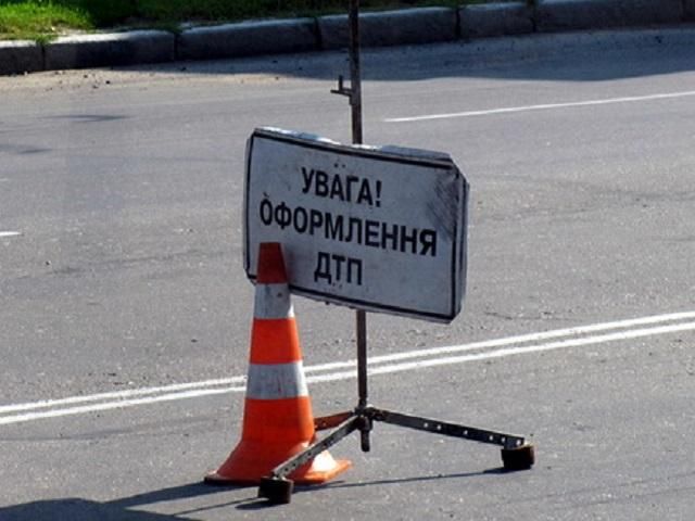 В Луганске перевернулась маршрутка с людьми: 18 пострадавших