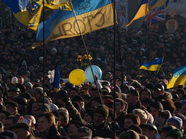 Янукович затягивает с законом об амнистии Евромайдановцев, - оппозиция