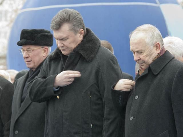 Янукович зустрівся з Азаровим і Рибаком, наголосив, що треба прийняти бюджет