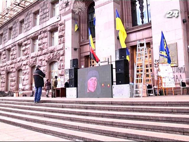 На Євромайдані триває тиждень генерального прибирання На Євромайдані триває тиждень генерального прибирання