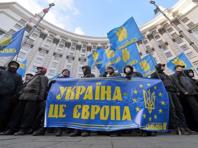 Водіям 30 машин, які блокували Кабмін, загрожує кримінал Водіям 30 машин, які блокували Кабмін, загрожує кримінал