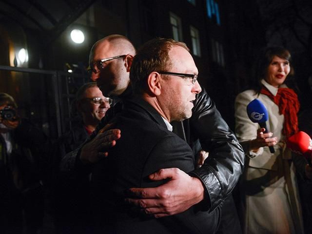 Яценюк говорит, что Власенко посадят в тюрьму на праздники Яценюк говорит, что Власенко посадят в тюрьму на праздники