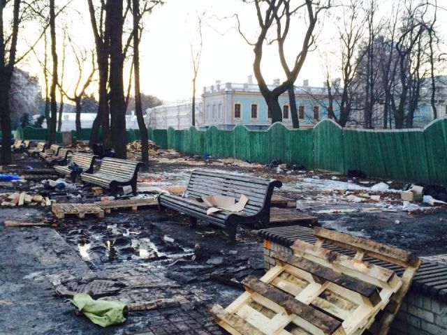КГГА требует от участников Антимайдана возместить порчу Мариинского парка КГГА требует от участников Антимайдана возместить порчу Мариинского парка