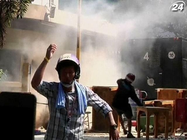 В Таїланді під час акцій протесту загинув поліцейський