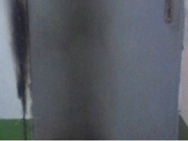 В Николаеве подожгли дверь квартиры координатора Евромайдана (Фото) В Николаеве подожгли дверь квартиры координатора Евромайдана (Фото)