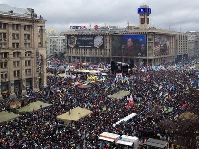 Українці у більшості підтримують Євромайдан і його вимоги, — опитування