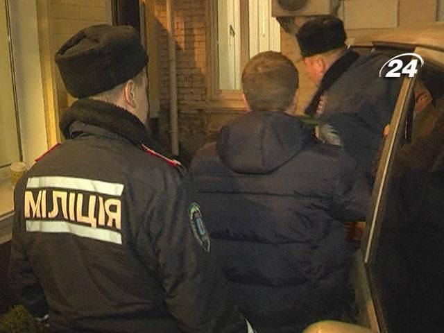 Трьох підозрюваних у справі Чорновол арештували на 2 місяці Трьох підозрюваних у справі Чорновол арештували на 2 місяці