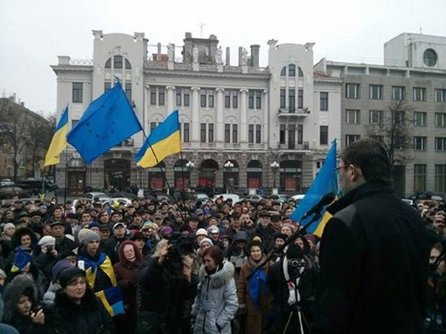 Влада обливає зеленкою тих, кого боїться, – Луценко 