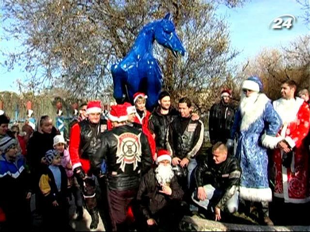 У Криму відкрили пам'ятник синьому коню