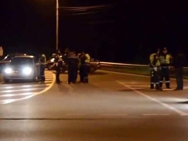 Активісти провели розвідку перед походом на Межигір'я. Все перекрито Активісти провели розвідку перед походом на Межигір'я. Все перекрито