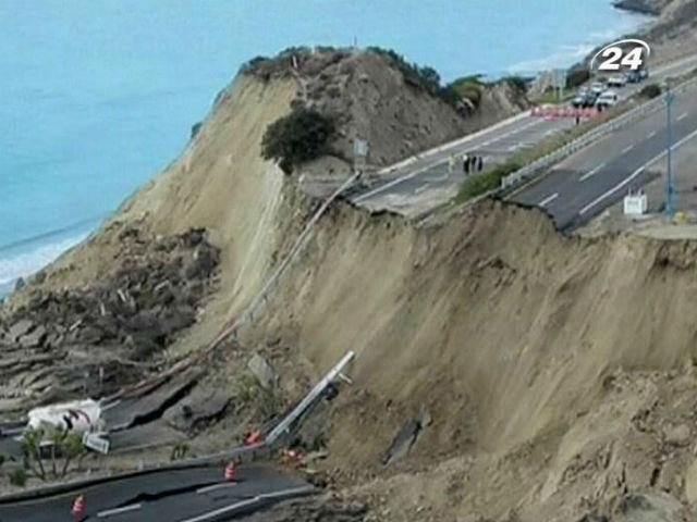 В Мексике оборвалась автомагистраль В Мексике оборвалась автомагистраль