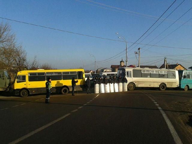 Проїзди до Межигір'я заблоковані - щоб не допустити масових акцій (Фото)