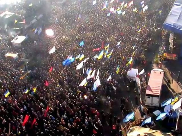 На шосте народне віче знову зібрався повний Майдан Незалежності (Фото)