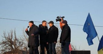 Лидеры оппозиции приехали в Межигорье и пообещали привести миллионы