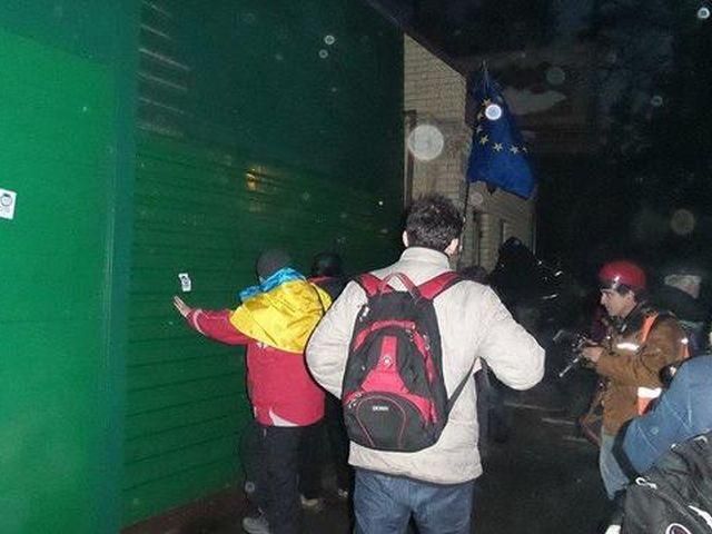 Куму Путіна Медведчуку зламали частину воріт і розмалювали паркан Куму Путіна Медведчуку зламали частину воріт і розмалювали паркан