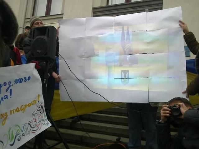 У Луганську таки показали фільм про Межигір'я У Луганську таки показали фільм про Межигір'я