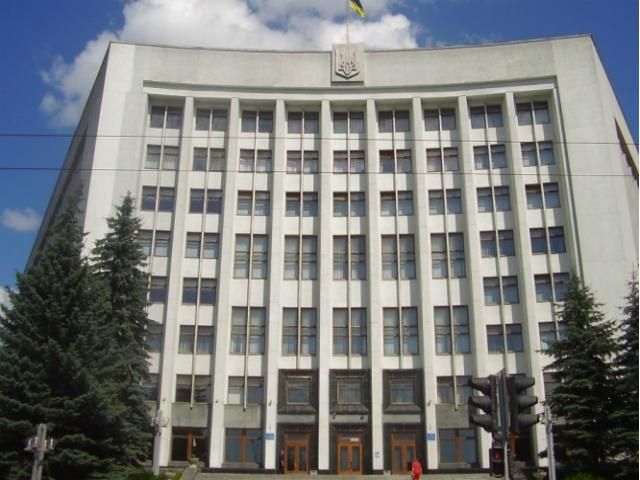 Из Тернопольской ОГА похитили табличку с официальным названием учреждения