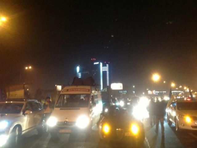 Автомайдан пришел "в гости" к Азарову, Рыбаку и Ющенко (Фото) Автомайдан пришел "в гости" к Азарову, Рыбаку и Ющенко (Фото)