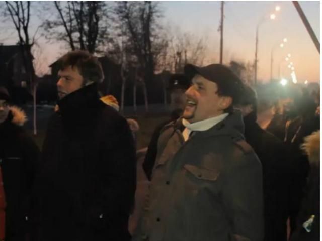 Активисты заколядовали под резиденцией в Межигорье (Видео) Активисты заколядовали под резиденцией в Межигорье (Видео)