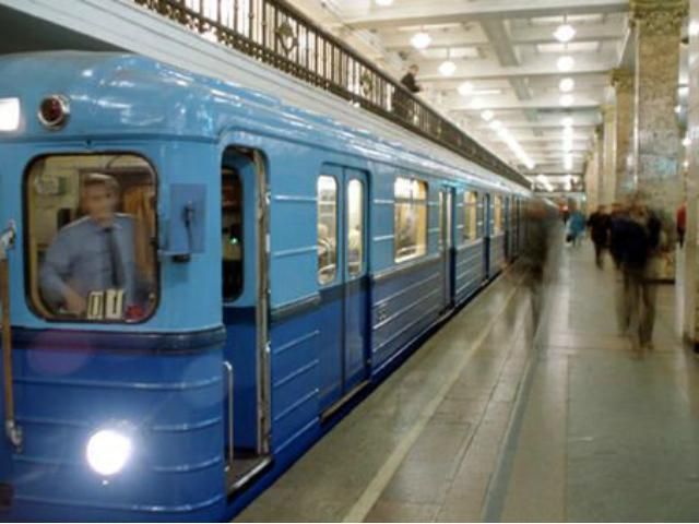 В новогоднюю ночь столичное метро будет работать на час дольше В новогоднюю ночь столичное метро будет работать на час дольше