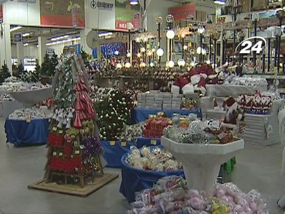 Украинская семья готова потратить на праздники 4 тыс гривен, - исследование Украинская семья готова потратить на праздники 4 тыс гривен, - исследование