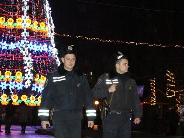 12 тысяч правоохранителей будут охранять правопорядок в новогоднюю ночь 12 тысяч правоохранителей будут охранять правопорядок в новогоднюю ночь