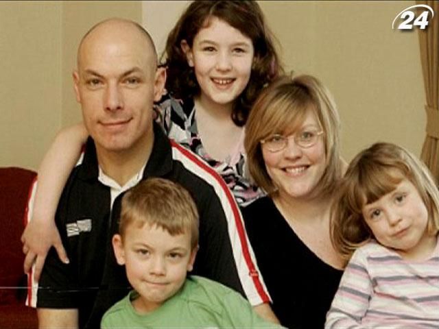 Зірки футболу. Скандальні Фердінанд і ван Персі та суворий арбітр Говард Вебб Зірки футболу. Скандальні Фердінанд і ван Персі та суворий арбітр Говард Вебб