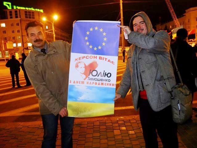 Нападения на евромайдановцев продолжаются: депутата и активиста избили в Херсоне Нападения на евромайдановцев продолжаются: депутата и активиста избили в Херсоне