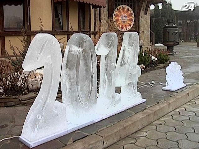 В Донецке из ледяных скульптур создали зимнюю сказку