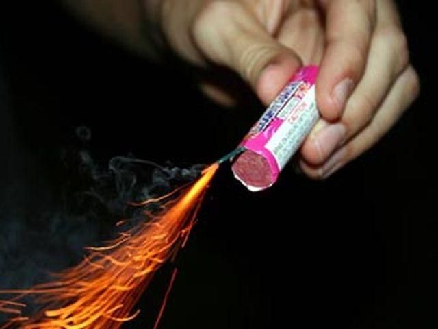 Після вибухів петард дворічна дитина впала в кому Після вибухів петард дворічна дитина впала в кому