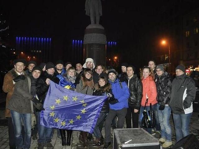 Донецький Євромайдан закликав Януковича героїчно піти у відставку (Відео) Донецький Євромайдан закликав Януковича героїчно піти у відставку (Відео)