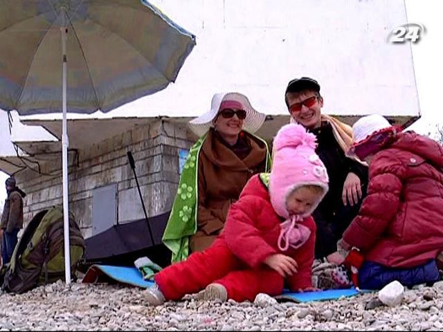 У перший день року кримчани відкрили купальний сезон У перший день року кримчани відкрили купальний сезон