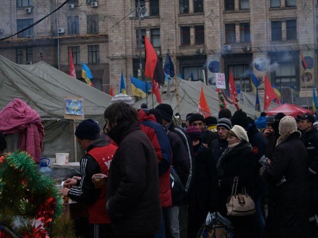 После шумной новогодней ночи: Майдан в первый день 2014 года (Фото)