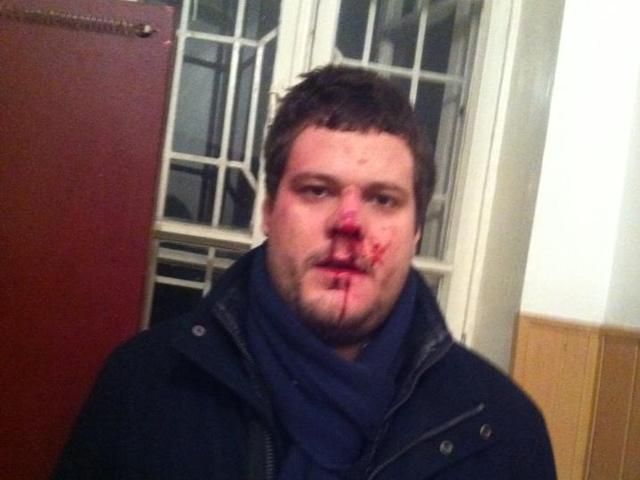 У Києві побили свободівця Іллєнка (Фото)