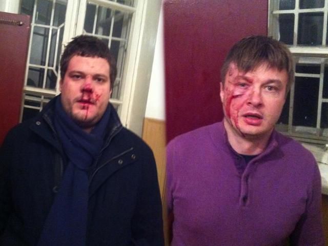 Побитого Іллєнка і його адвоката забрала швидка Побитого Іллєнка і його адвоката забрала швидка