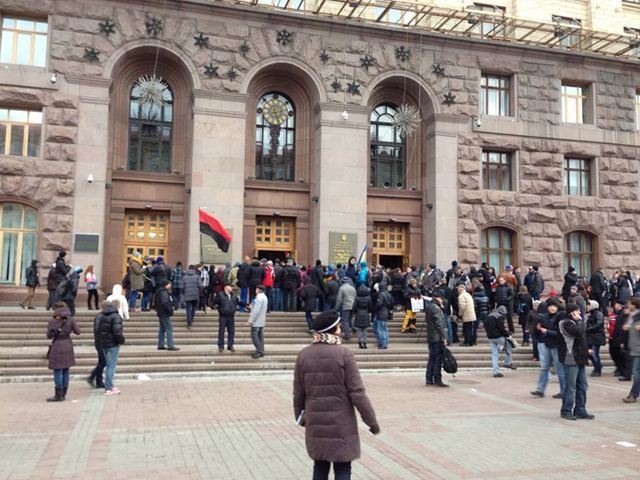 Активісти Євромайдану у КМДА залишилися без води Активісти Євромайдану у КМДА залишилися без води