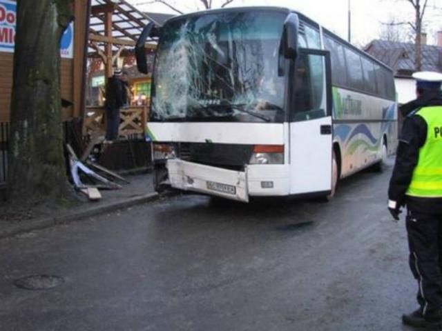 У Польщі автобус з українськими туристами потрапив в аварію 