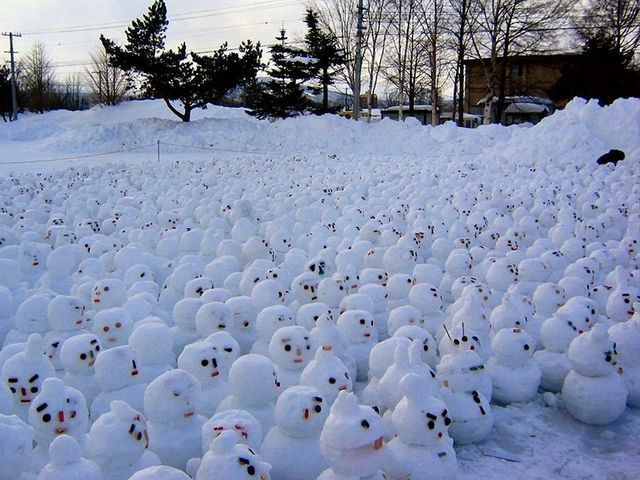 Самые неординарные снеговики мира (Фото)