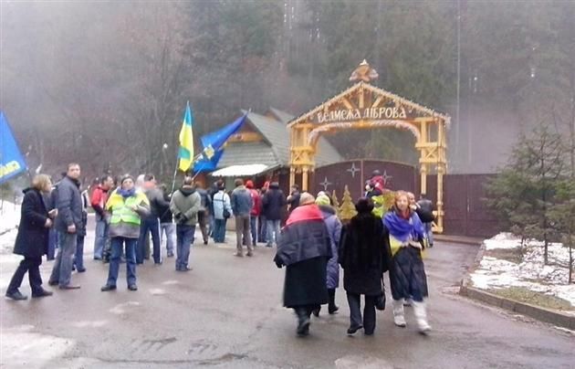 Збитий ДАІшник, пікет Медведчука і скасоване віче, — події 4 січня