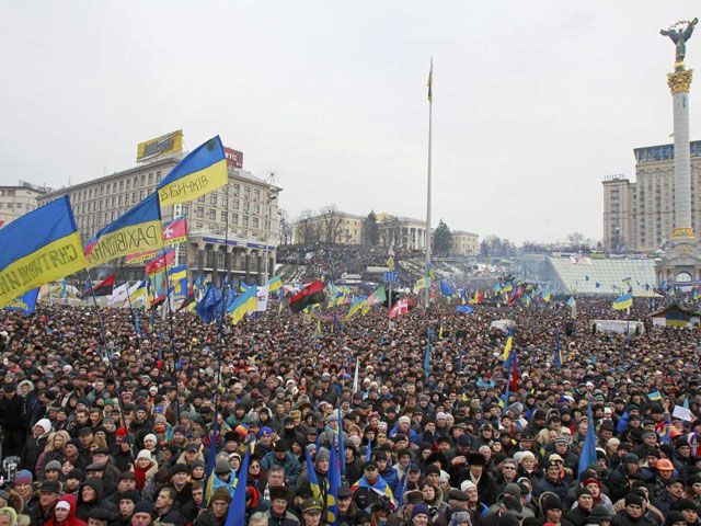 Майдан не имеет права стоять, - Яценюк Майдан не имеет права стоять, - Яценюк