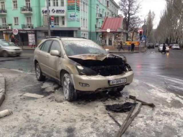 В Донецке сгорел Lexus (Видео)