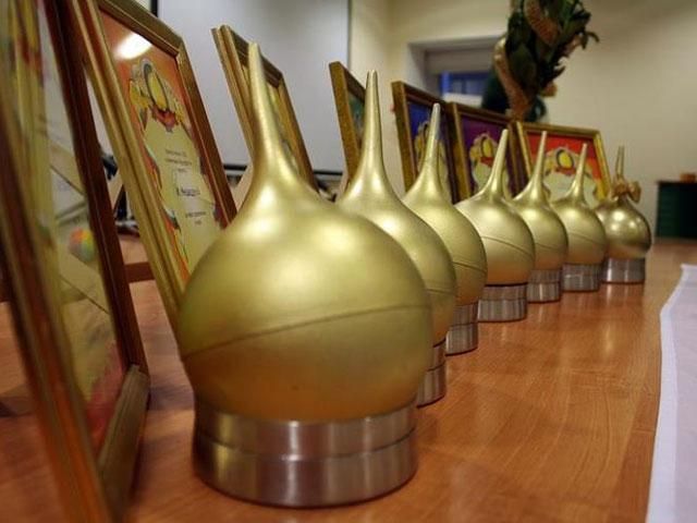 Путина и Патриарха Кирилла наградили "Золотыми клизмами" Путина и Патриарха Кирилла наградили "Золотыми клизмами"