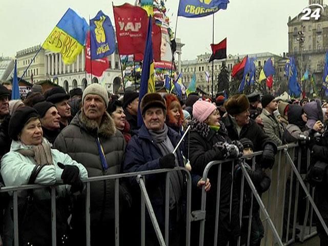 Люди зібрались на Майдані попри скасування віча