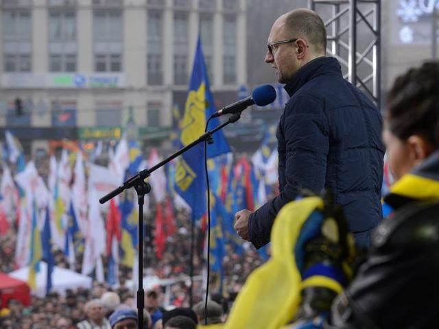 Вертикаль влади Януковича тріснула після того як він почав здавати своїх, - Яценюк