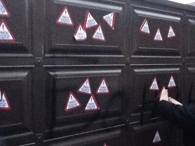 Автомайдан пикетировал загородный дом Захарченко (Фото) Автомайдан пикетировал загородный дом Захарченко (Фото)