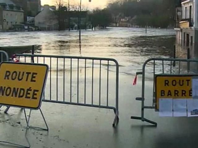 В Великобритании мощный шторм В Великобритании мощный шторм