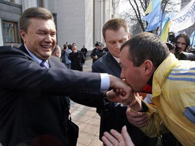 Влада робить все, що хоче, а людям створює вигадані перешкоди, - експерт Влада робить все, що хоче, а людям створює вигадані перешкоди, - експерт