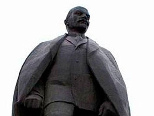 На Одещині “очорнили” пам’ятник Леніну